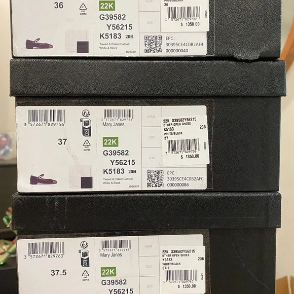 CHANEL Tweed and Patent Calfskin Mary Janes, White/Black - Retail $1350, NIB - Picture 10 of 10